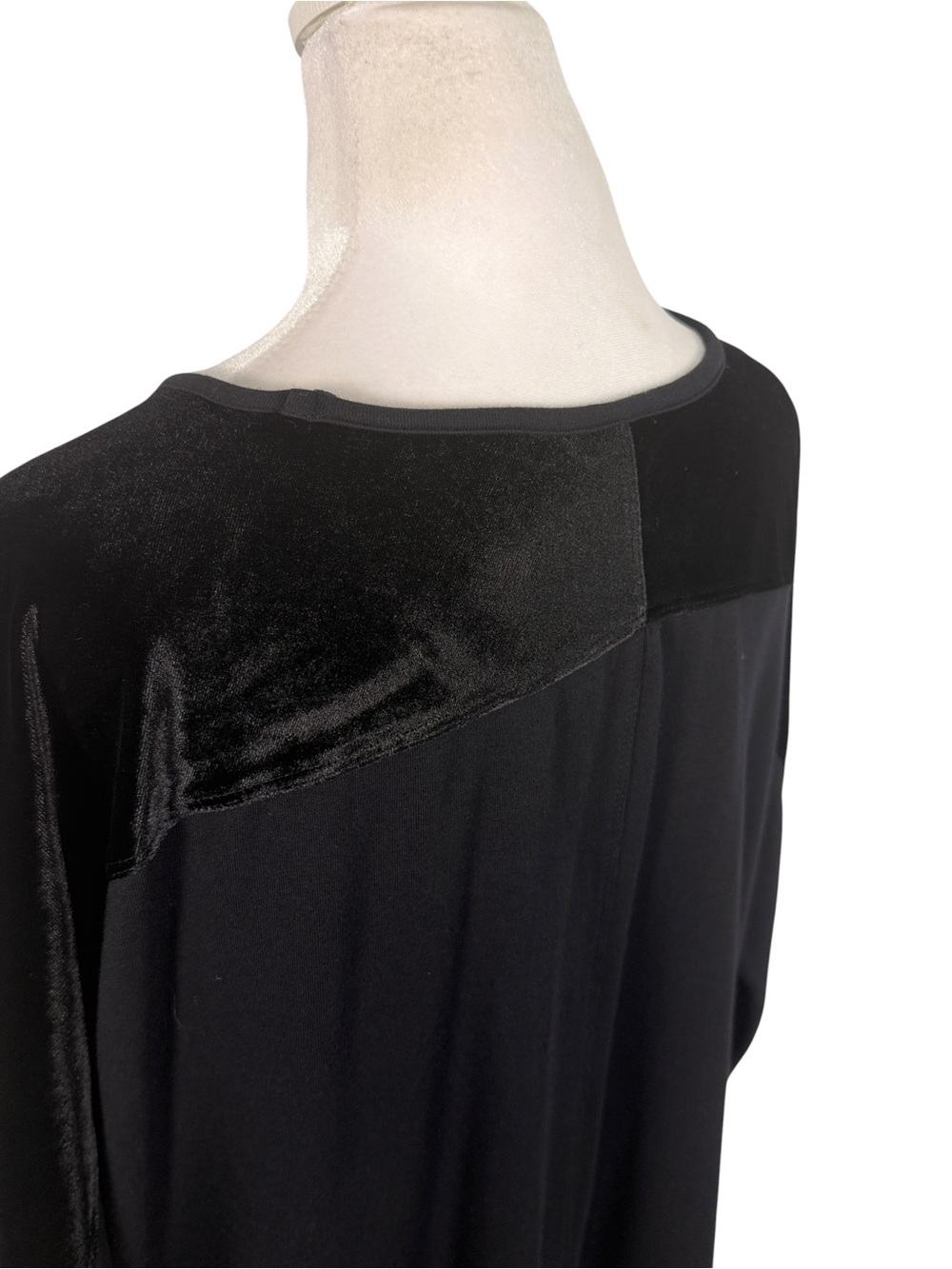 Intro Love Black Velvet Sleeve Tunic Top Large V Neck Pockets Quiet Luxury - Picture 8 of 11
